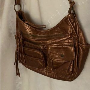 An adjustable medium purse